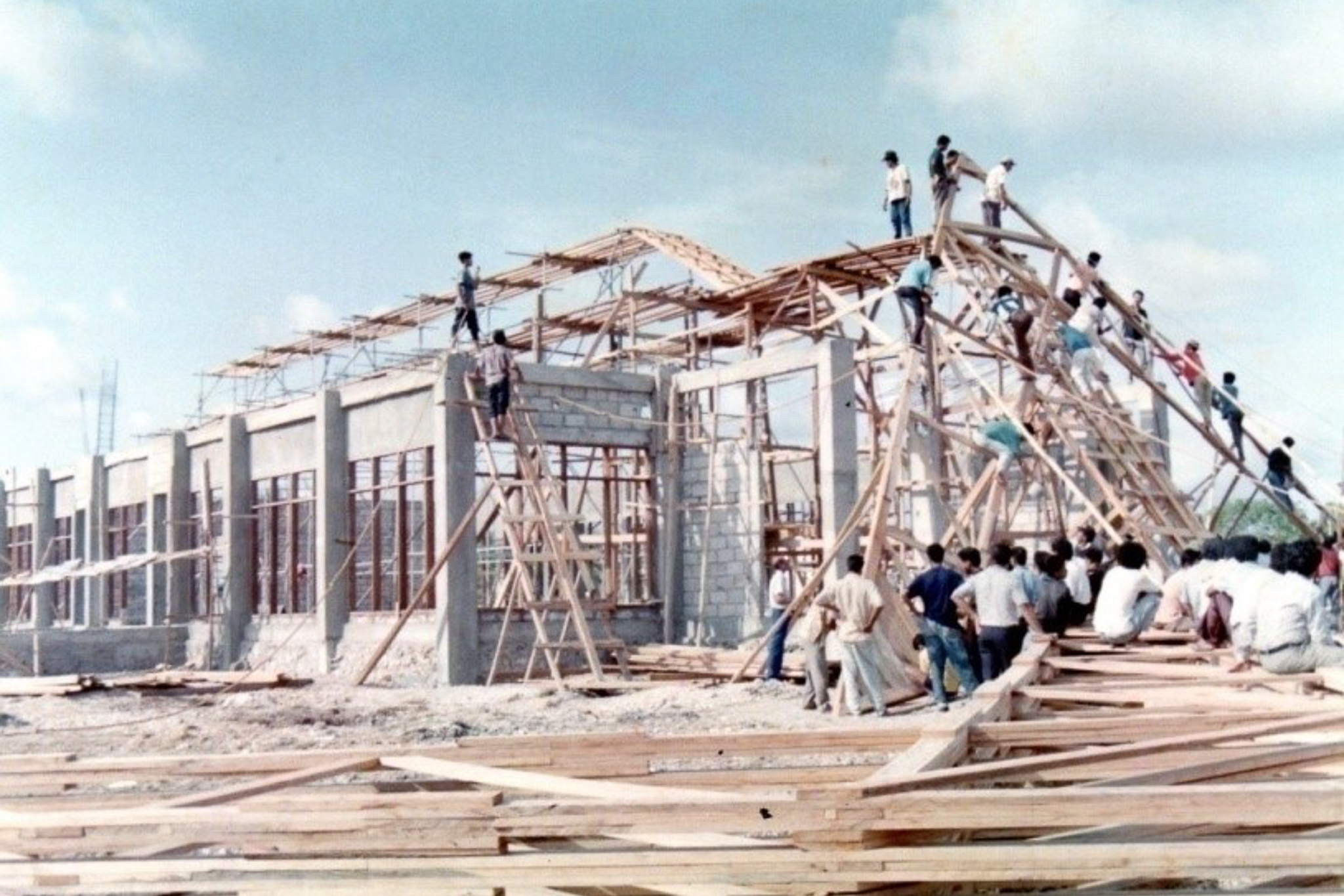 Kebersamaan dalam pembangunan Gedung Kebaktian